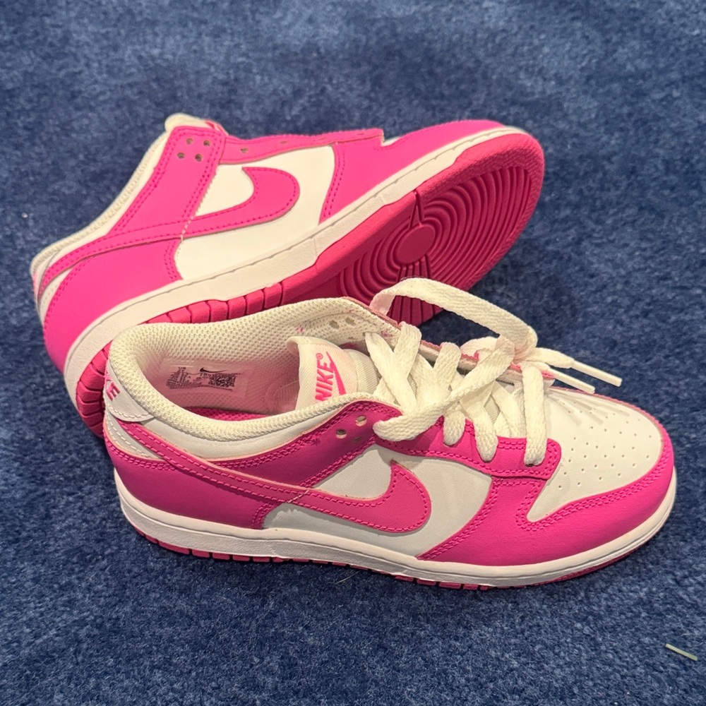 Nike Kids Sneakers in Pink and White size 2Y